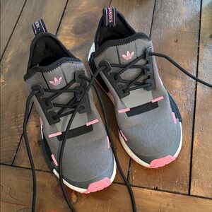 Adidas Women's Sneakers in Gray and Pink